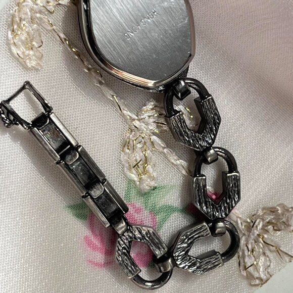 Rare Vintage Silver Metallic Chain Womens Watch - Picture 3 of 4